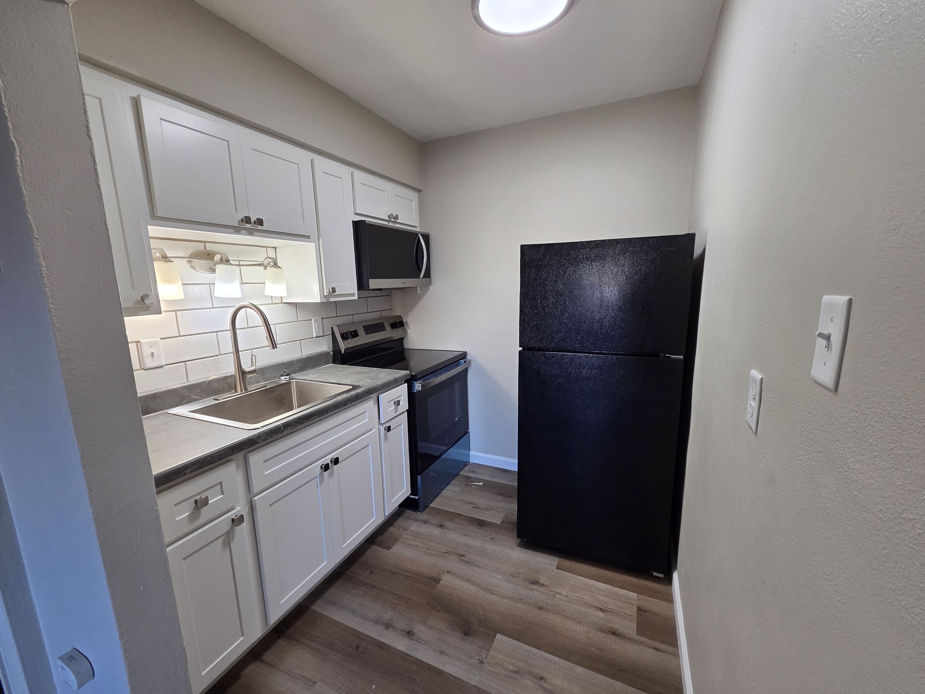 2727 Hampton Avenue - 205